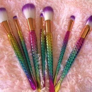 Rainbow unicorn makeup brushes